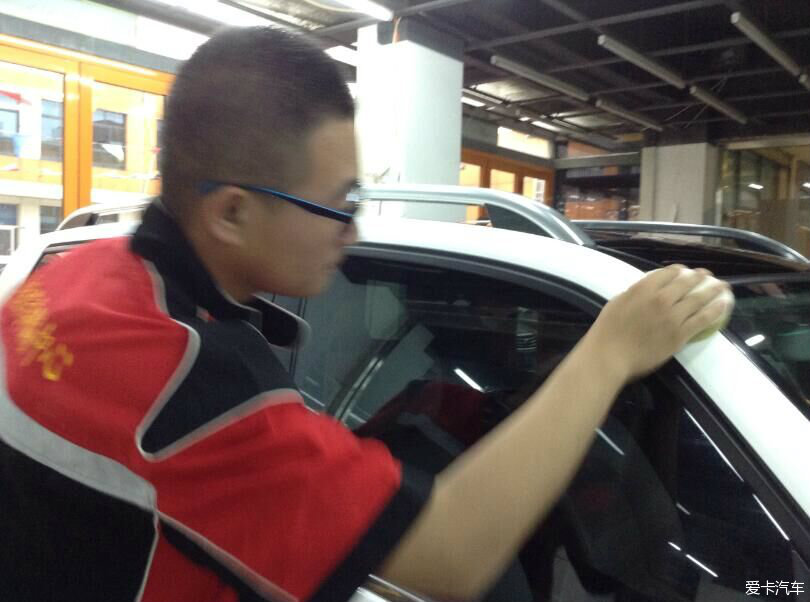 東營美佳汽車服務(wù)中心 專業(yè)漆面護(hù)理，煥新奔馳GLK300的奪目光彩